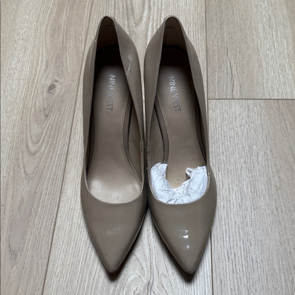 Womens Nine West beige heels size 9.5